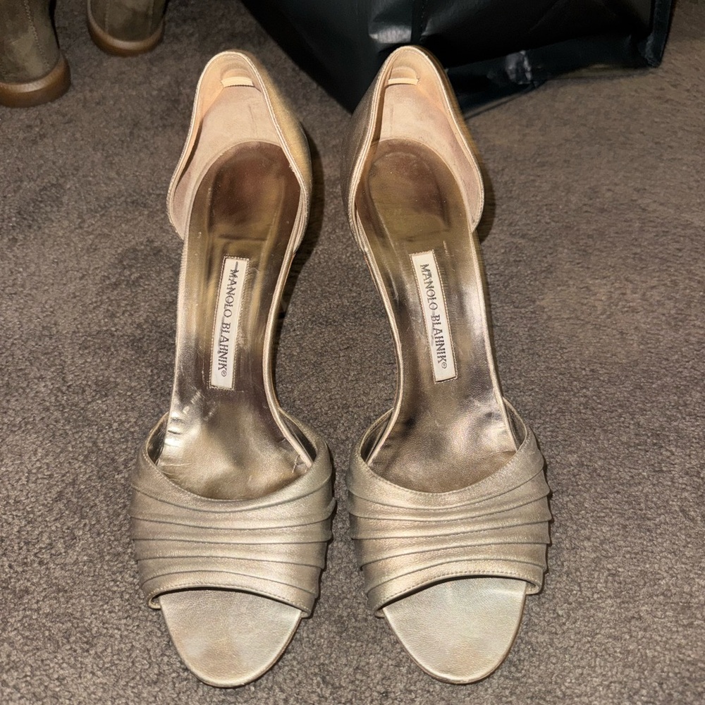 MANOLO BLAHNIK HEELS?!?